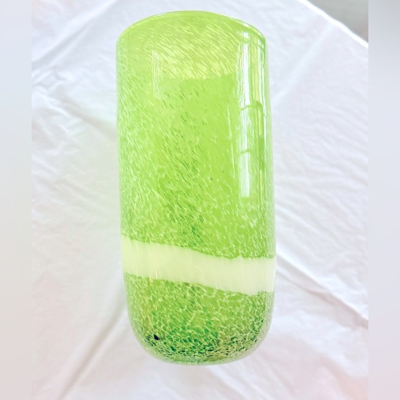 12” Tall Vintage Vibrant Green & White Bubble Glass Vase Minimalist Maximalist - Picture 1 of 16